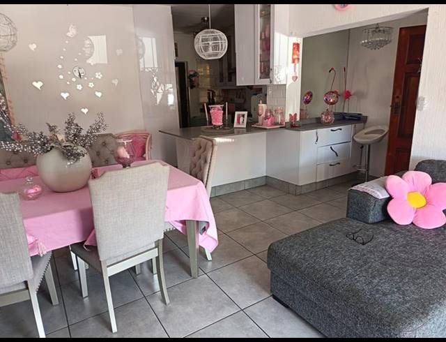 2 BEDROOM TOWNHOUSE FOR SALE IN ARBORETUM
